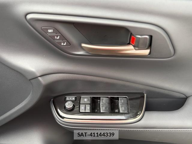 Toyota CROWN ESTATE 2025-08 1281007-18