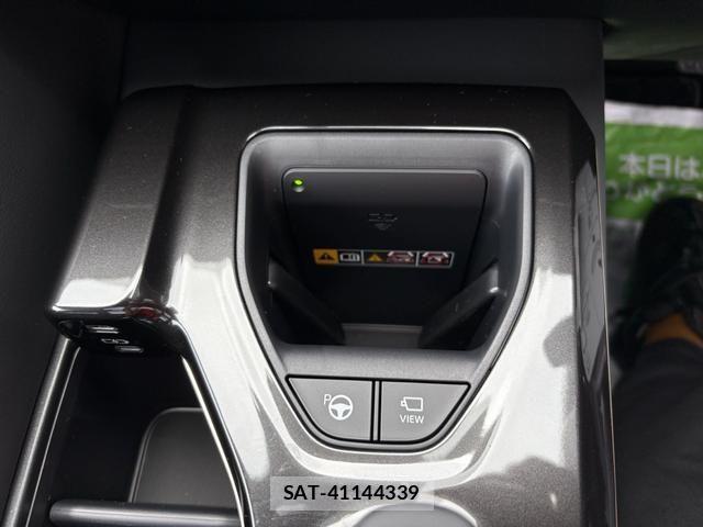 Toyota CROWN ESTATE 2025-08 1281007-26
