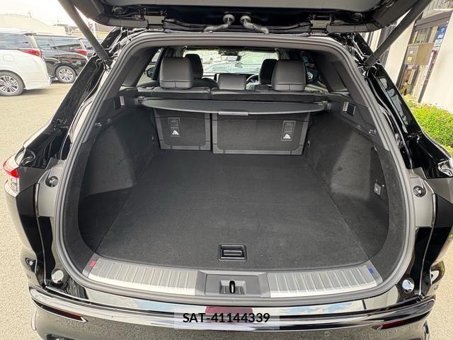 Toyota CROWN ESTATE 2025-08 1281007-8