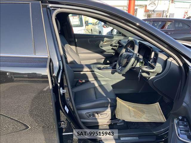 Toyota CROWN ESTATE 2025-06 3013852-3