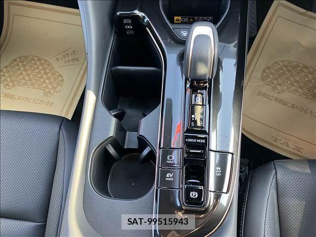 Toyota CROWN ESTATE 2025-06 3013852-8