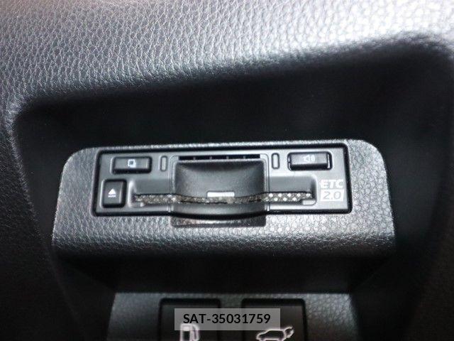 Toyota CROWN ESTATE 2025-11 3766827-23