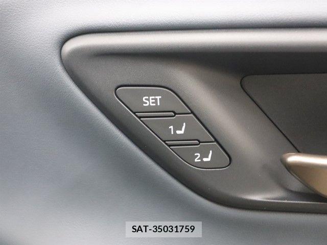 Toyota CROWN ESTATE 2025-11 3766827-4