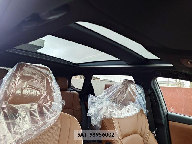 Toyota CROWN ESTATE 2025-08 3933618-12