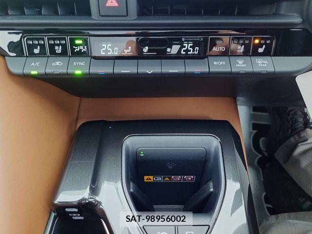 Toyota CROWN ESTATE 2025-08 3933618-18