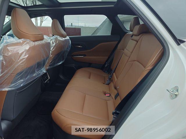 Toyota CROWN ESTATE 2025-08 3933618-24
