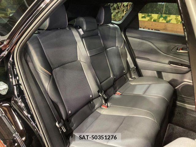 Toyota CROWN ESTATE 2025-11 5863452-9