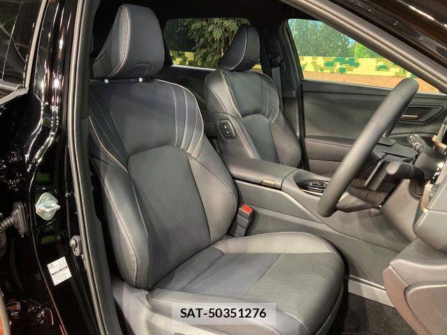 Toyota CROWN ESTATE 2025-11 5863452-8