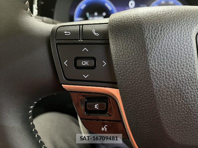 Toyota CROWN ESTATE 2025-06 6751122-16