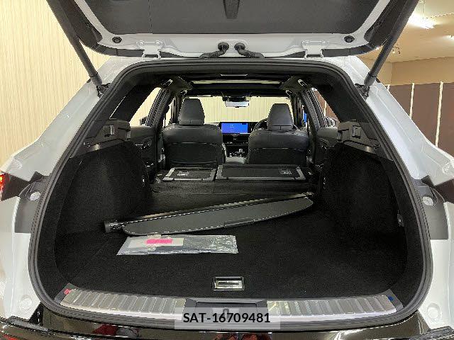 Toyota CROWN ESTATE 2025-06 6751122-21