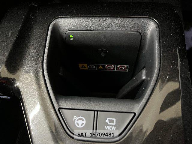Toyota CROWN ESTATE 2025-06 6751122-23