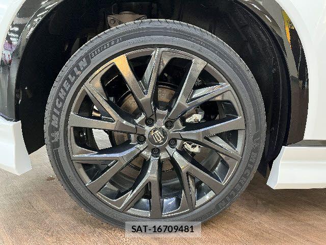 Toyota CROWN ESTATE 2025-06 6751122-26