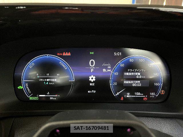 Toyota CROWN ESTATE 2025-06 6751122-7