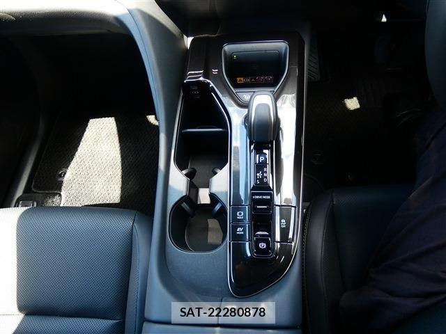 Toyota CROWN ESTATE 2025-05 6814368-16
