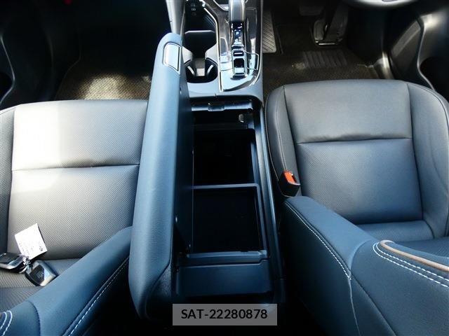 Toyota CROWN ESTATE 2025-05 6814368-18