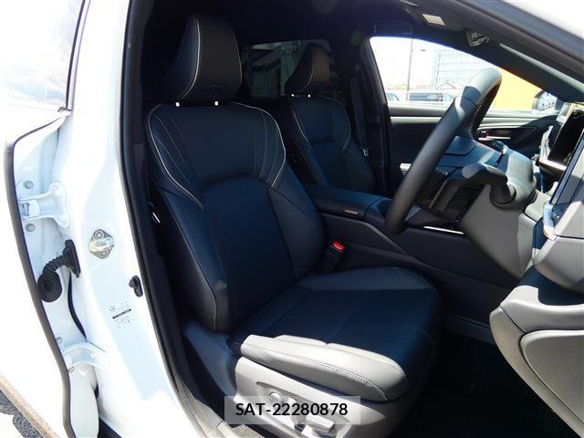 Toyota CROWN ESTATE 2025-05 6814368-27