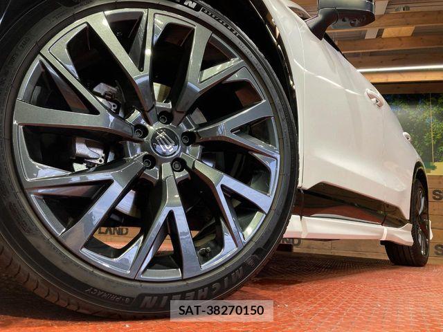 Toyota CROWN ESTATE 2025-08 7058029-12