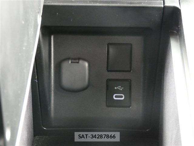 Toyota CROWN ESTATE 2026-01 7216533-18