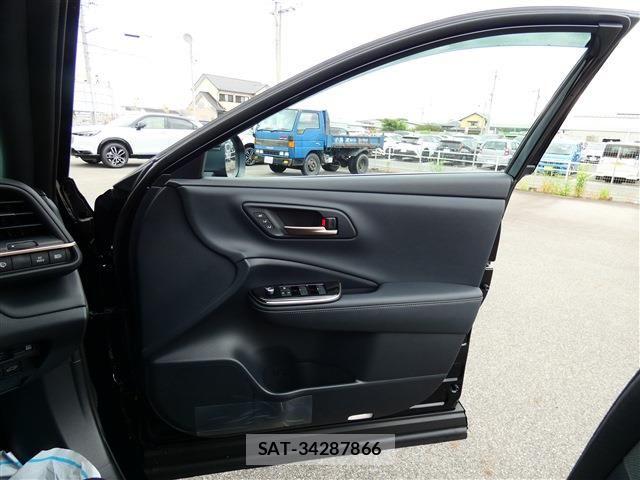 Toyota CROWN ESTATE 2026-01 7216533-23
