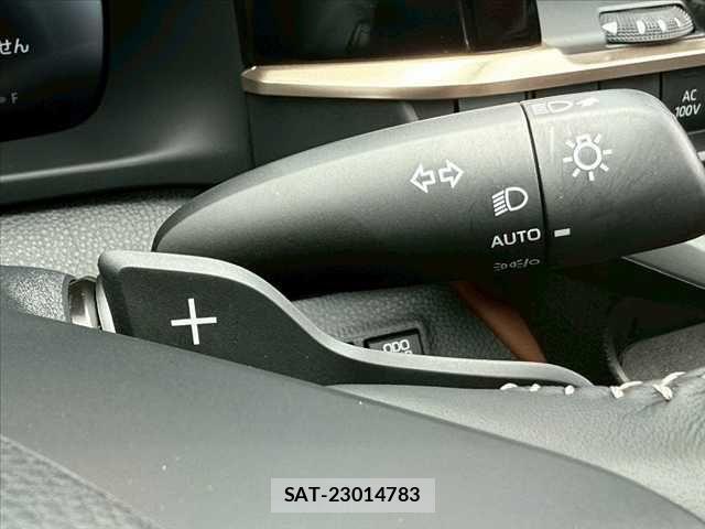 Toyota CROWN ESTATE 2025-07 7216535-26