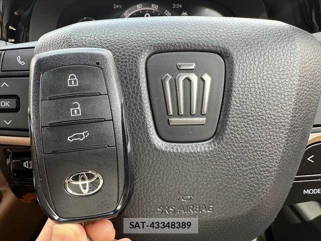 Toyota CROWN ESTATE 2025-10 7216531-3
