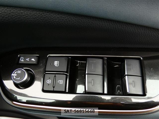 Toyota CROWN ESTATE 2025-05 7391698-29