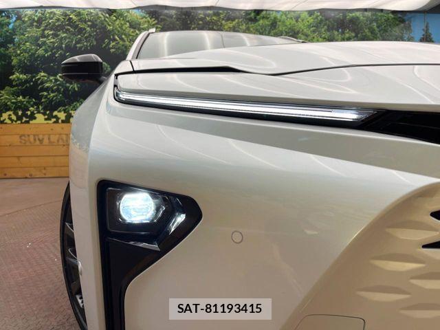 Toyota CROWN ESTATE 2025-04 7508409-11