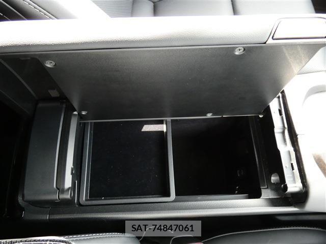 Toyota CROWN ESTATE 2025-08 8034995-12