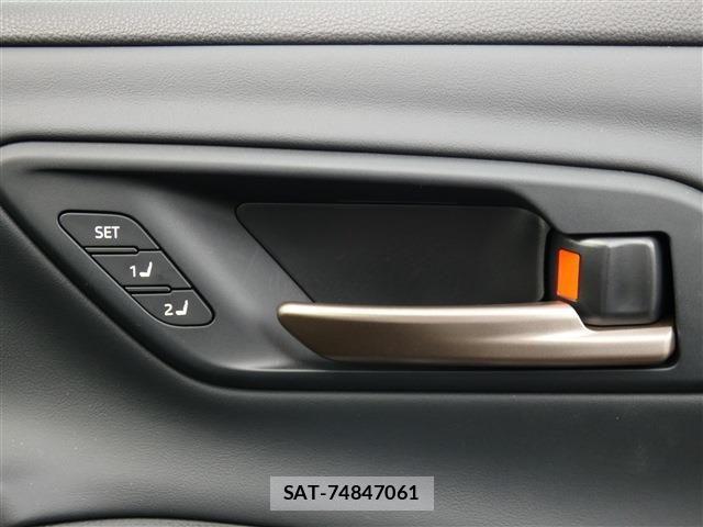 Toyota CROWN ESTATE 2025-08 8034995-24