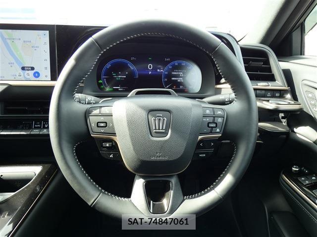 Toyota CROWN ESTATE 2025-08 8034995-2