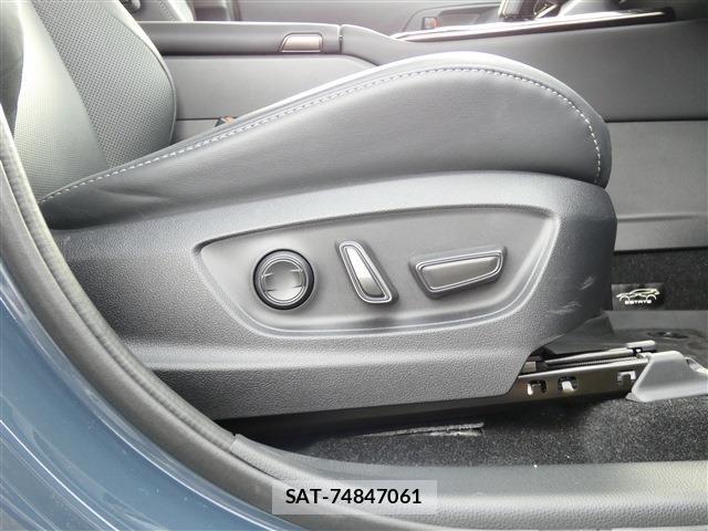 Toyota CROWN ESTATE 2025-08 8034995-29