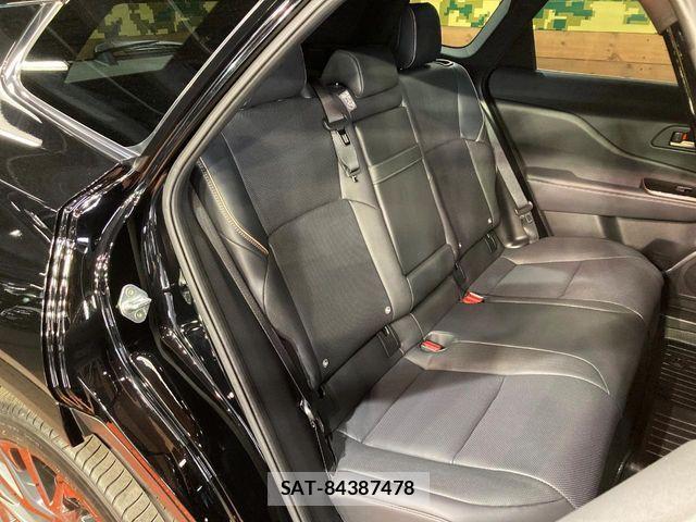 Toyota CROWN ESTATE 2025-04 8207000-9