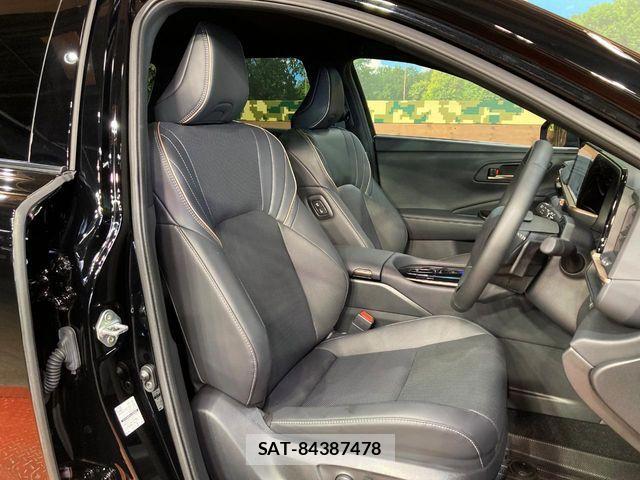 Toyota CROWN ESTATE 2025-04 8207000-8