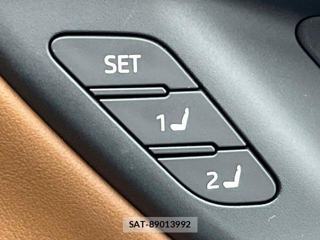 Toyota CROWN ESTATE 2025-07 8229368-12