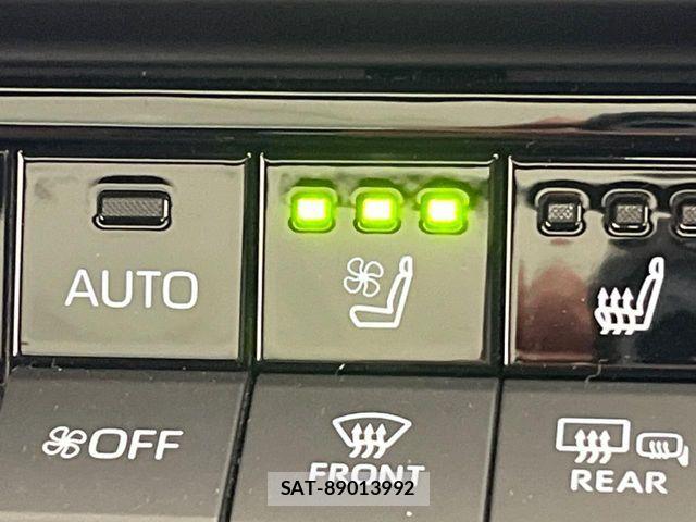 Toyota CROWN ESTATE 2025-07 8229368-13