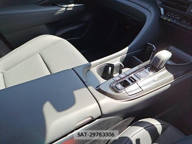 Toyota CROWN ESTATE 2025-11 8229367-18
