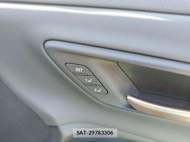 Toyota CROWN ESTATE 2025-11 8229367-19