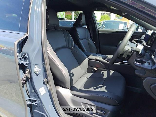 Toyota CROWN ESTATE 2025-11 8229367-20