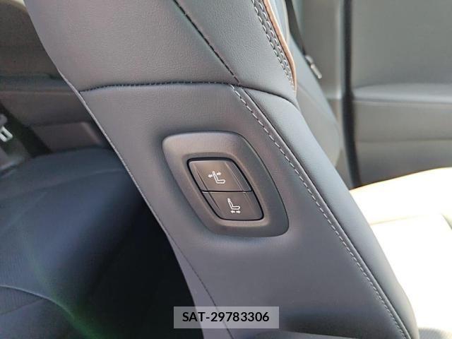 Toyota CROWN ESTATE 2025-11 8229367-23