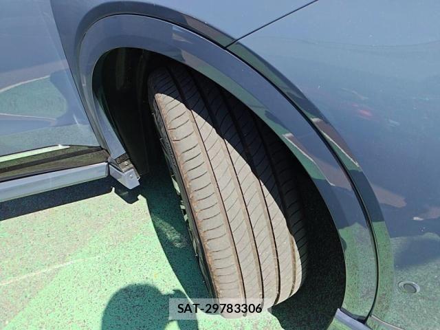 Toyota CROWN ESTATE 2025-11 8229367-27