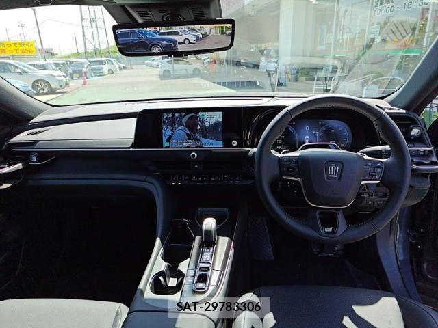 Toyota CROWN ESTATE 2025-11 8229367-2