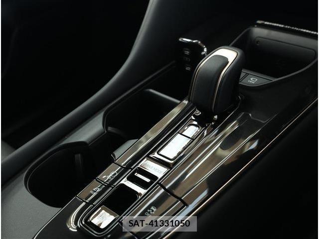 Toyota CROWN ESTATE 2025-07 8354207-6