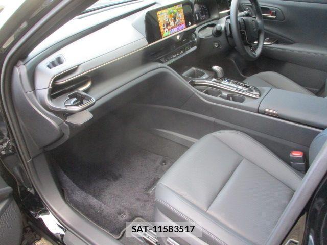 Toyota CROWN ESTATE 2025-07 8658533-18