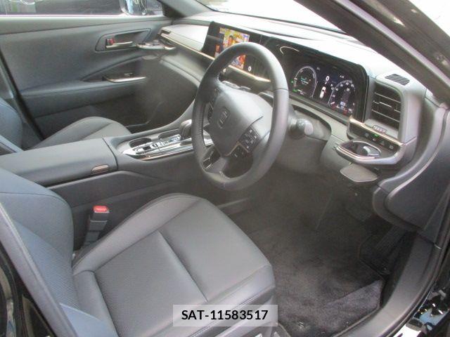 Toyota CROWN ESTATE 2025-07 8658533-1