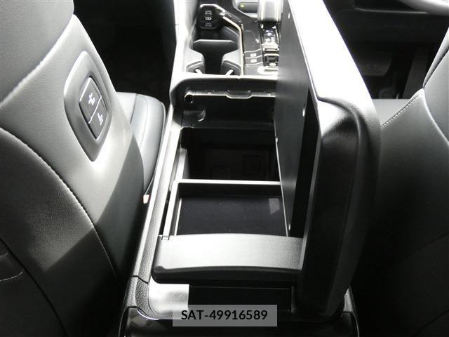 Toyota CROWN ESTATE 2025-09 8741320-19