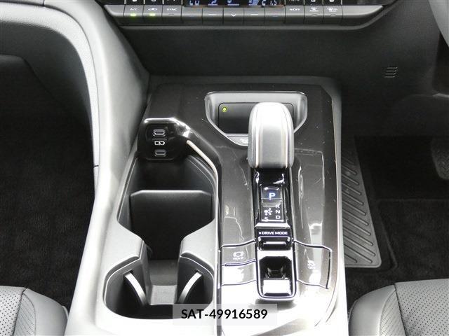 Toyota CROWN ESTATE 2025-09 8741320-8
