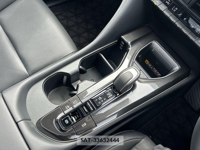 Toyota CROWN ESTATE 2025-09 8828361-7