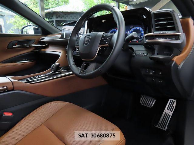 Toyota CROWN ESTATE 2025-08 8870693-17