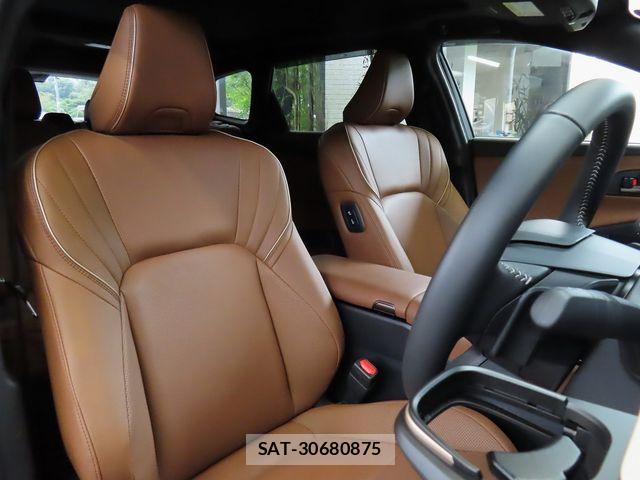 Toyota CROWN ESTATE 2025-08 8870693-18
