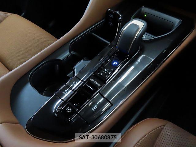 Toyota CROWN ESTATE 2025-08 8870693-23
